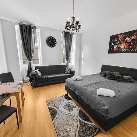 Elegant Three-Bedroom Suite Vienna Exterior photo